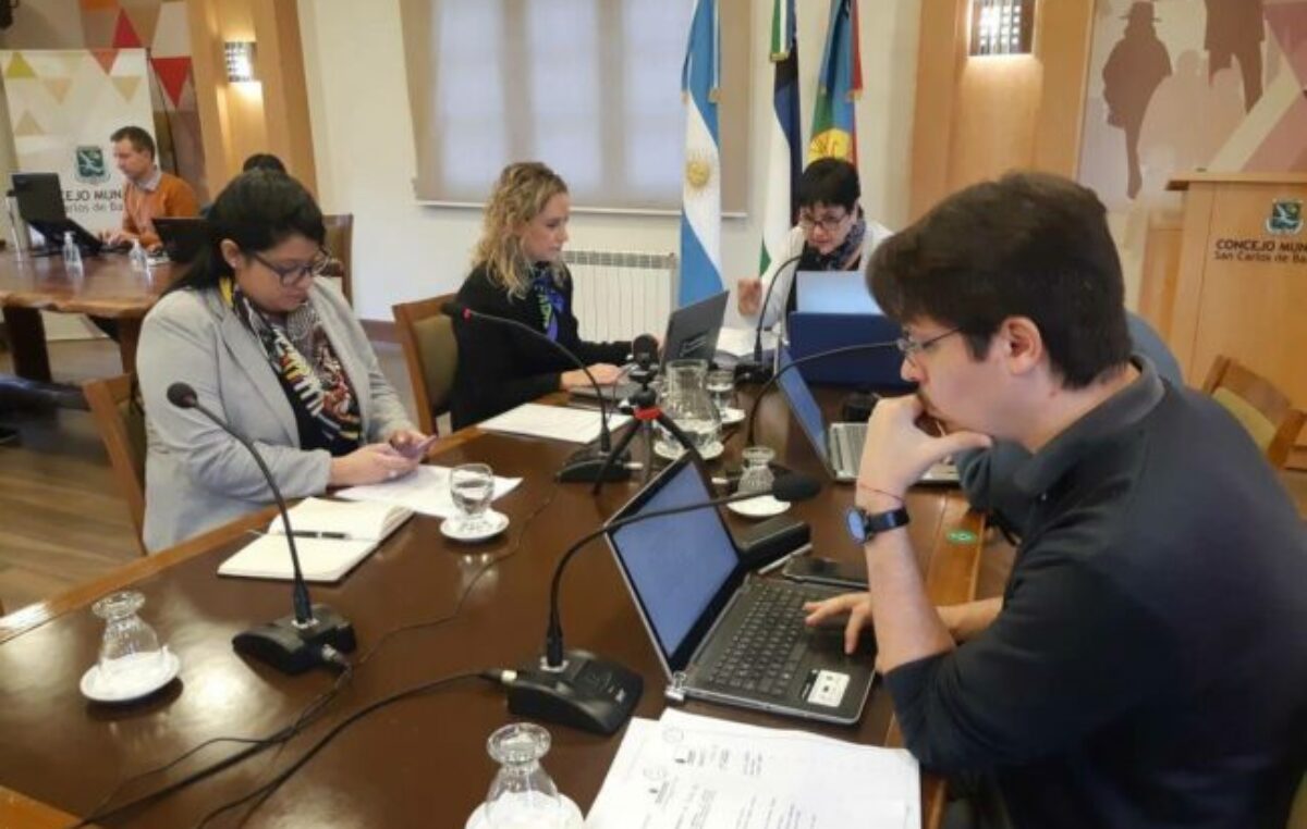 Las contrataciones políticas encendieron el debate por el número de concejales en Bariloche