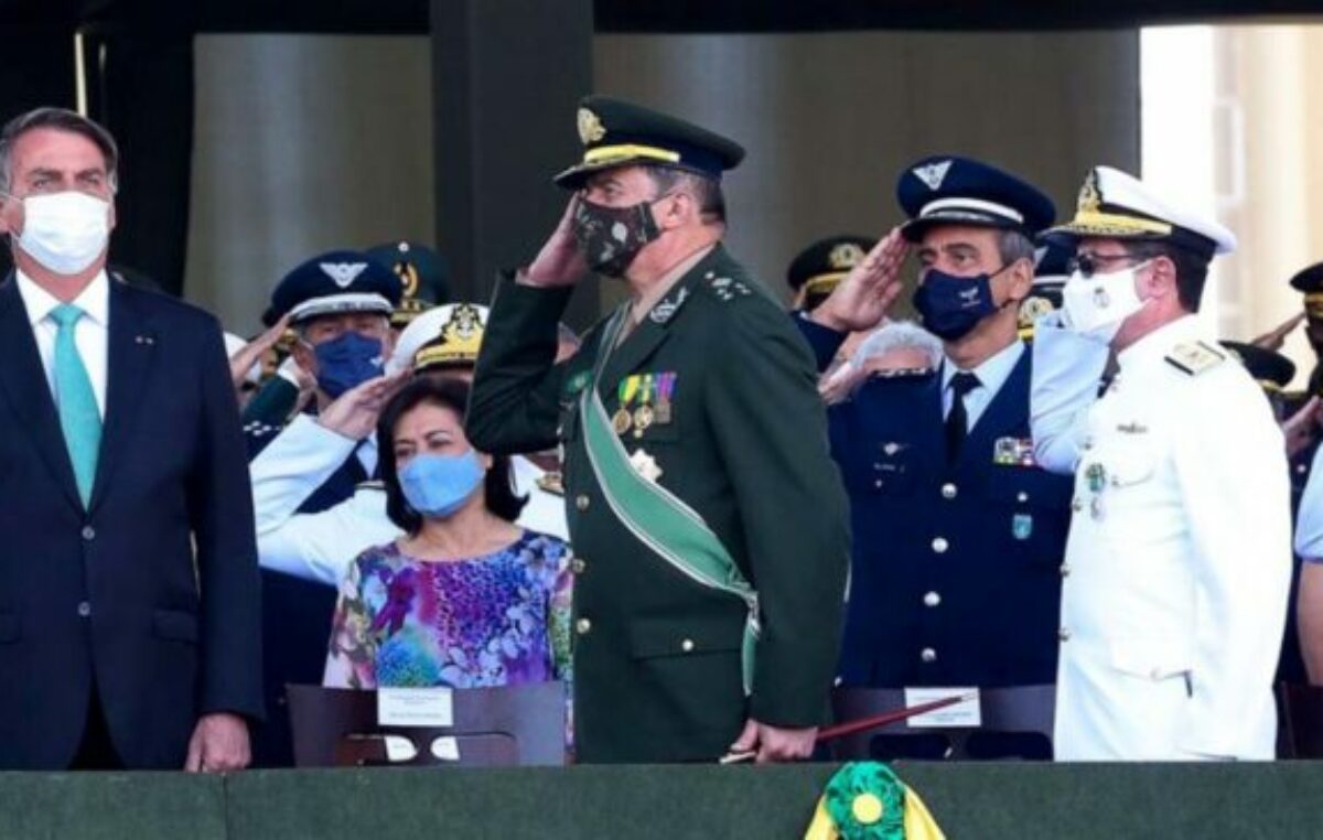 Bolsonaro marcha con militares y moviliza a la ultraderecha para el Bicentenario