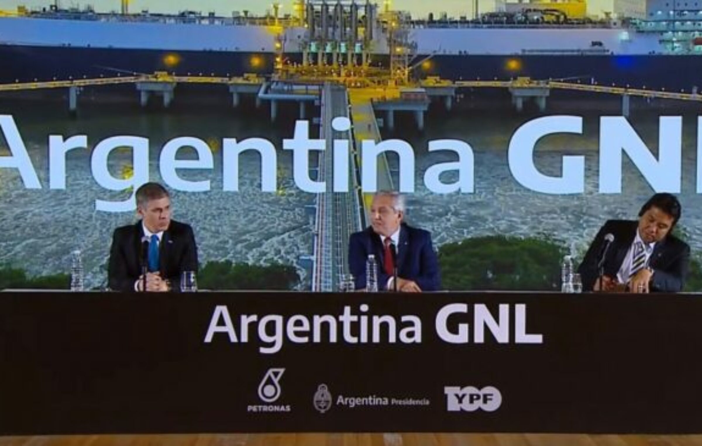YPF y Petronas avanzarán en un proyecto de GNL con una inversión ...