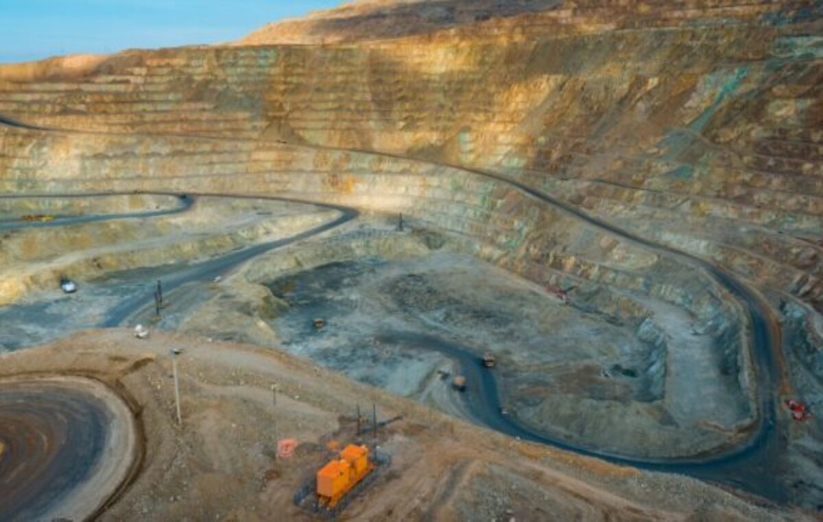 Trabajadores chilenos de la minera de cobre más productiva del mundo anunciaron una huelga