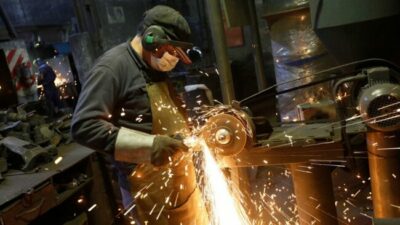 La industria pyme crece, pero poco