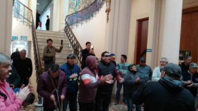 Empleados municipales de Gualeguaychú se manifestaron en el municipio