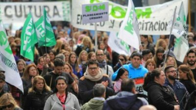 Por la falta de paritarias, el Suoem se movilizó en el Centro de Córdoba
