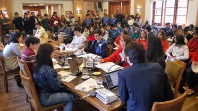 Bariloche: Concejales por un día presentaron sus proyectos y debatieron    