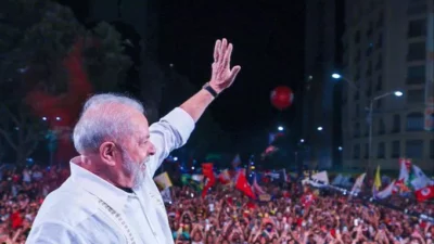 Brasil: sondeo revela que Lula aventaja a Bolsonaro, a un mes de las elecciones