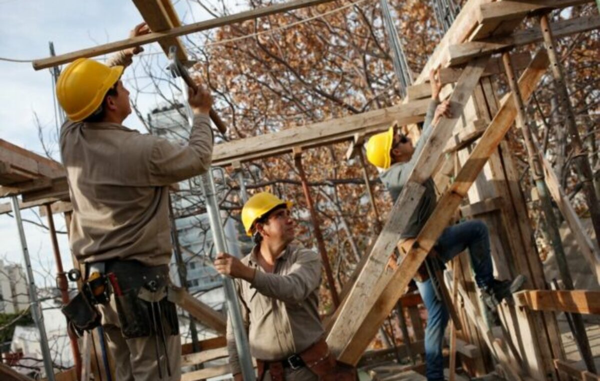 El empleo sigue con su mejora