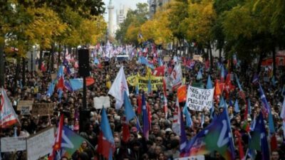 Francia: Nuevas protestas contra la «carestía» mientras sigue el paro en las refinerías