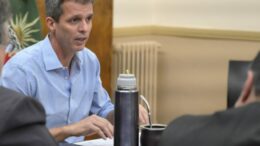 Cresto reduce cargos y ajusta gastos en la municipalidad de Concordia