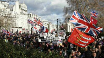 El Gobierno británico dio marcha atrás con la rebaja del impuesto a las ganancias