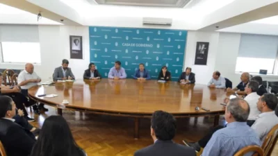 El gobernador convocó a los siete intendentes del Gran Mendoza para discutir el nuevo plan hídrico