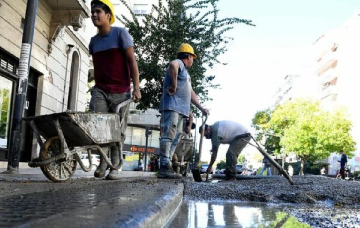 El Gobierno nacional anunció un decreto para vincular planes sociales con empleo genuino