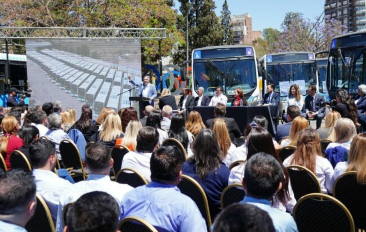 La Municipalidad de Córdoba presentó 50 nuevos colectivos de la empresa TAMSE