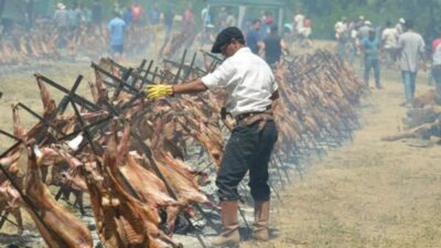 El norte neuquino, con las reservas a pleno por la Fiesta del Chivito