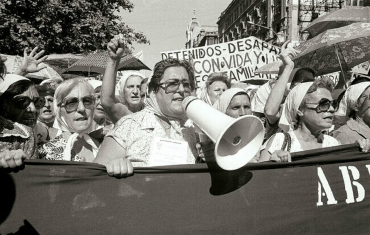 «La mujer que enfrentó a la dictadura sin más defensa que el dolor»