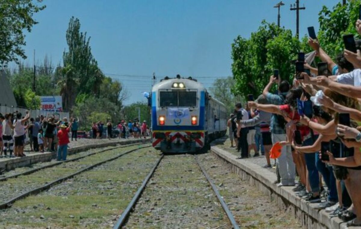 Después de 30 años, el tren volvió a circular en Mendoza