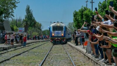 Después de 30 años, el tren volvió a circular en Mendoza