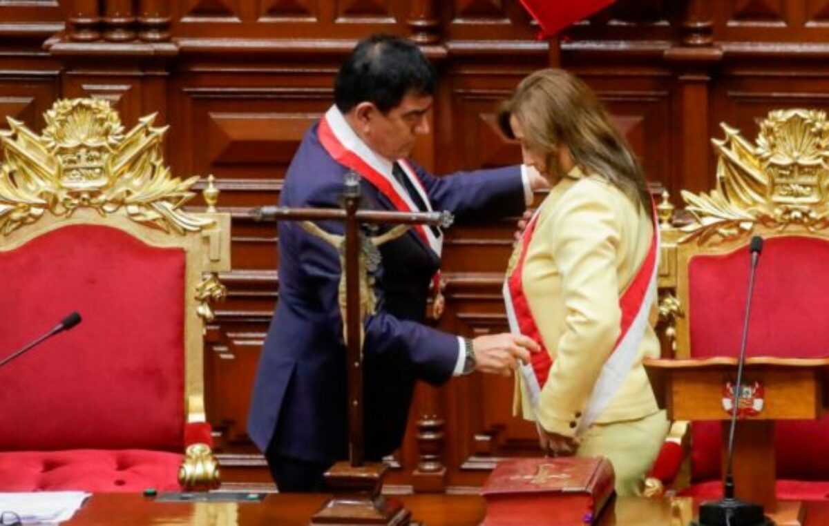 El Congreso de Perú tomó juramento a Dina Boluarte como presidenta en reemplazo de Castillo