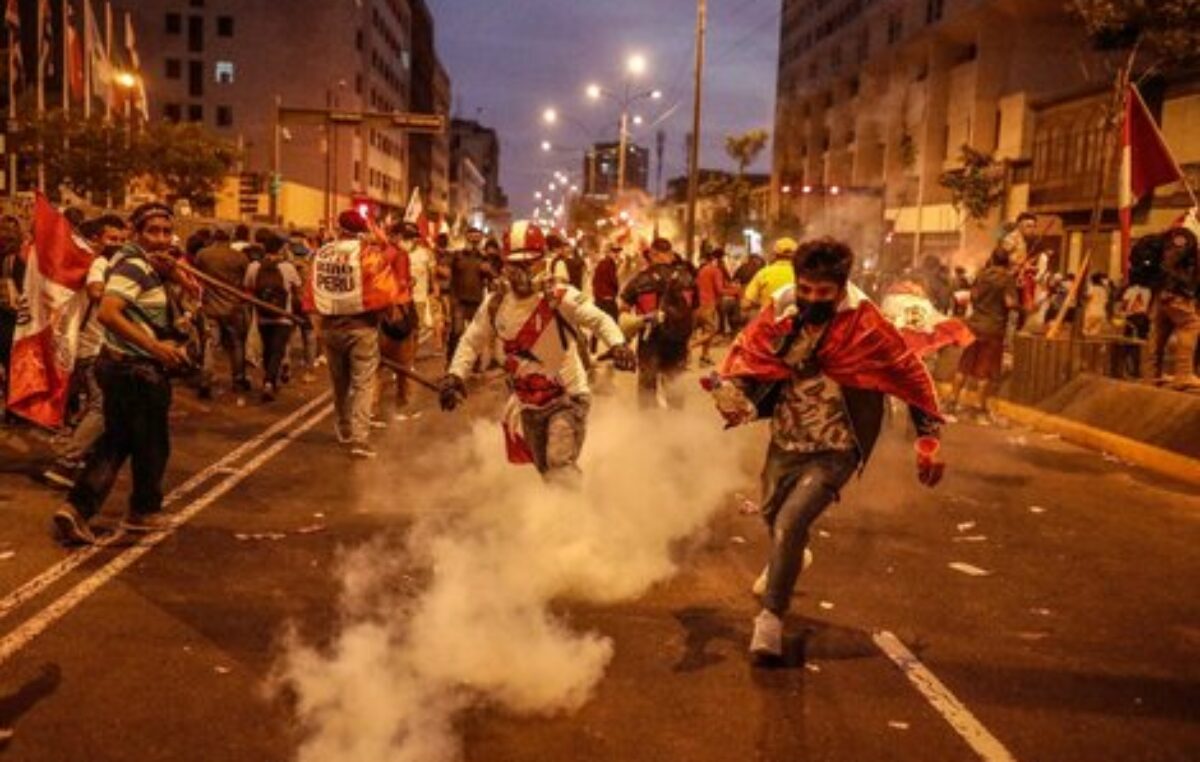 Crecen la polémica y las protestas por la caída de Pedro Castillo 