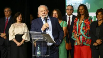 Lula anuncia a 16 nuevos ministros y da una cartera al vicepresidente