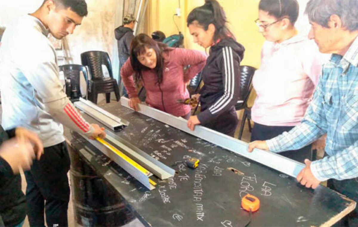 Capacitan en cooperativismo a estudiantes de la Escuela de Oficios Municipal de Paraná