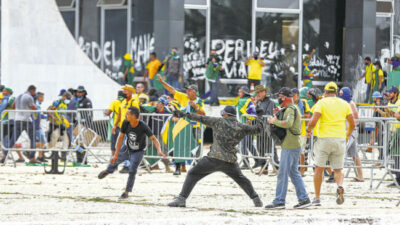 Brasil: Guerra santa, golpistas y mercaderes de fe