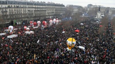 Masiva jornada de protesta contra la reforma jubilatoria de Macron