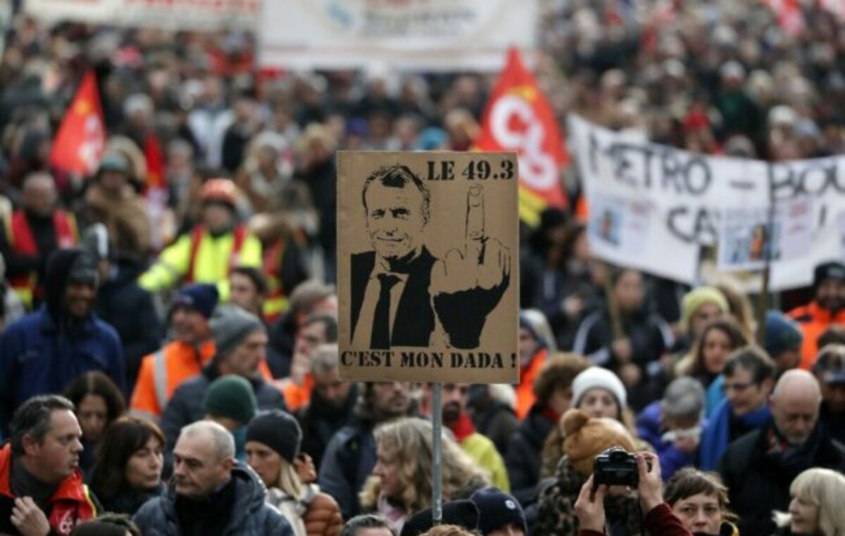Francia: Macrón no acepta cambios a la reforma de pensiones neoliberal