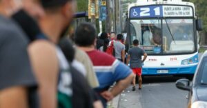 Giuliano apura el traspaso de 32 lineas de colectivos a la Ciudad de Buenos Aires