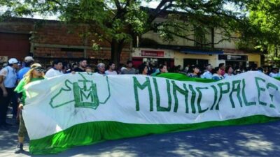 Salta: Romero enfrenta otro día de paro de municipales que reclaman el bono de $100 mil