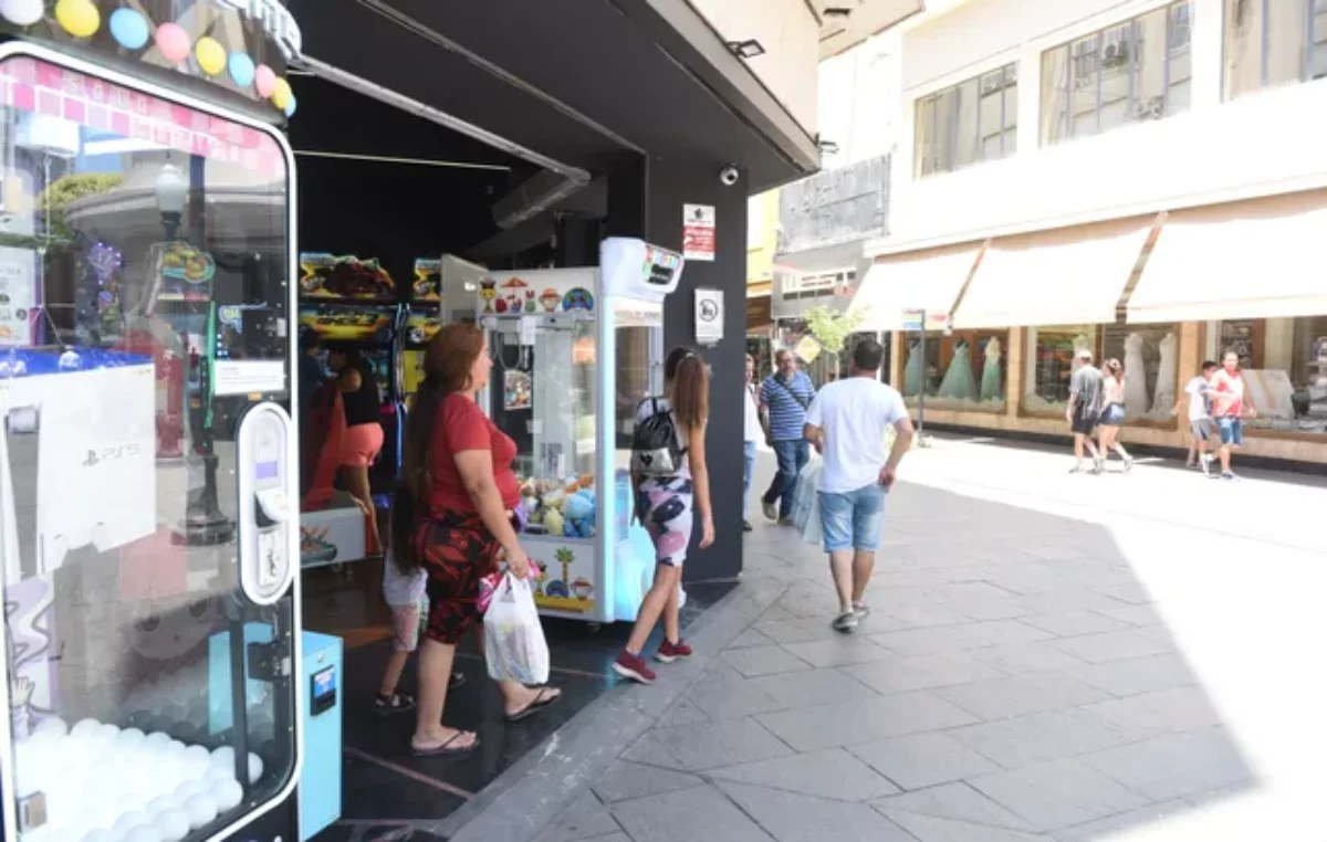 Rosario: Un limbo legal genera un gran derroche de energía en plena ola de calor