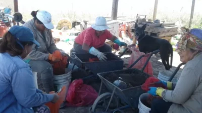 Una cooperativa revolucionó la recuperación de residuos en un pueblo cercano a Santa Fe