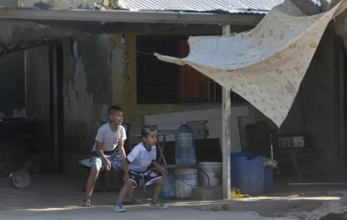 Uno de cada diez rosarinos no accede a la red formal de agua potable