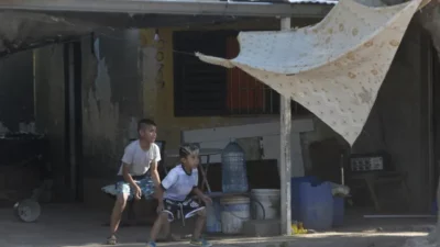 Uno de cada diez rosarinos no accede a la red formal de agua potable