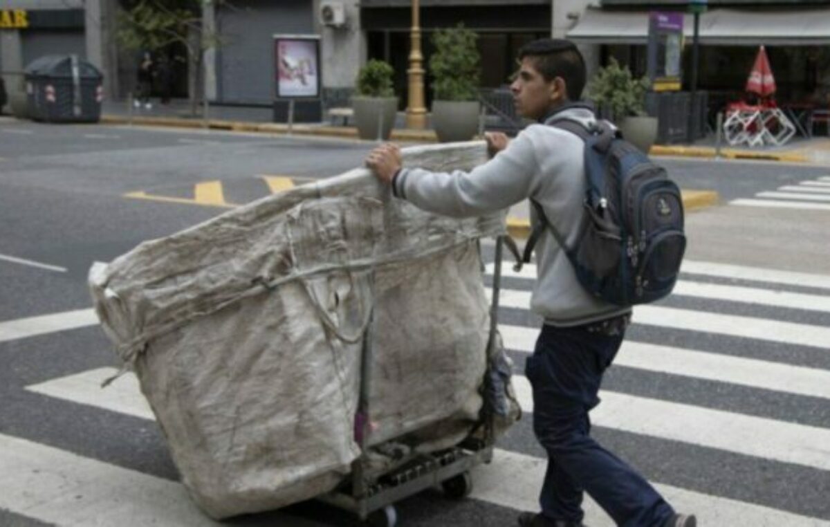 En Argentina hay 8 millones de personas sin trabajo