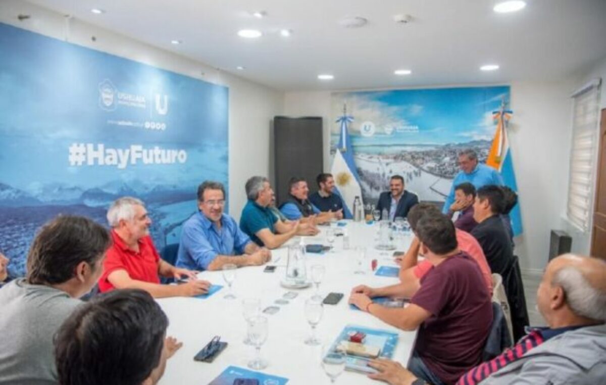 El intendente de Ushuaia y sindicatos firmaron acuerdo salarial por el último tramo de 2022