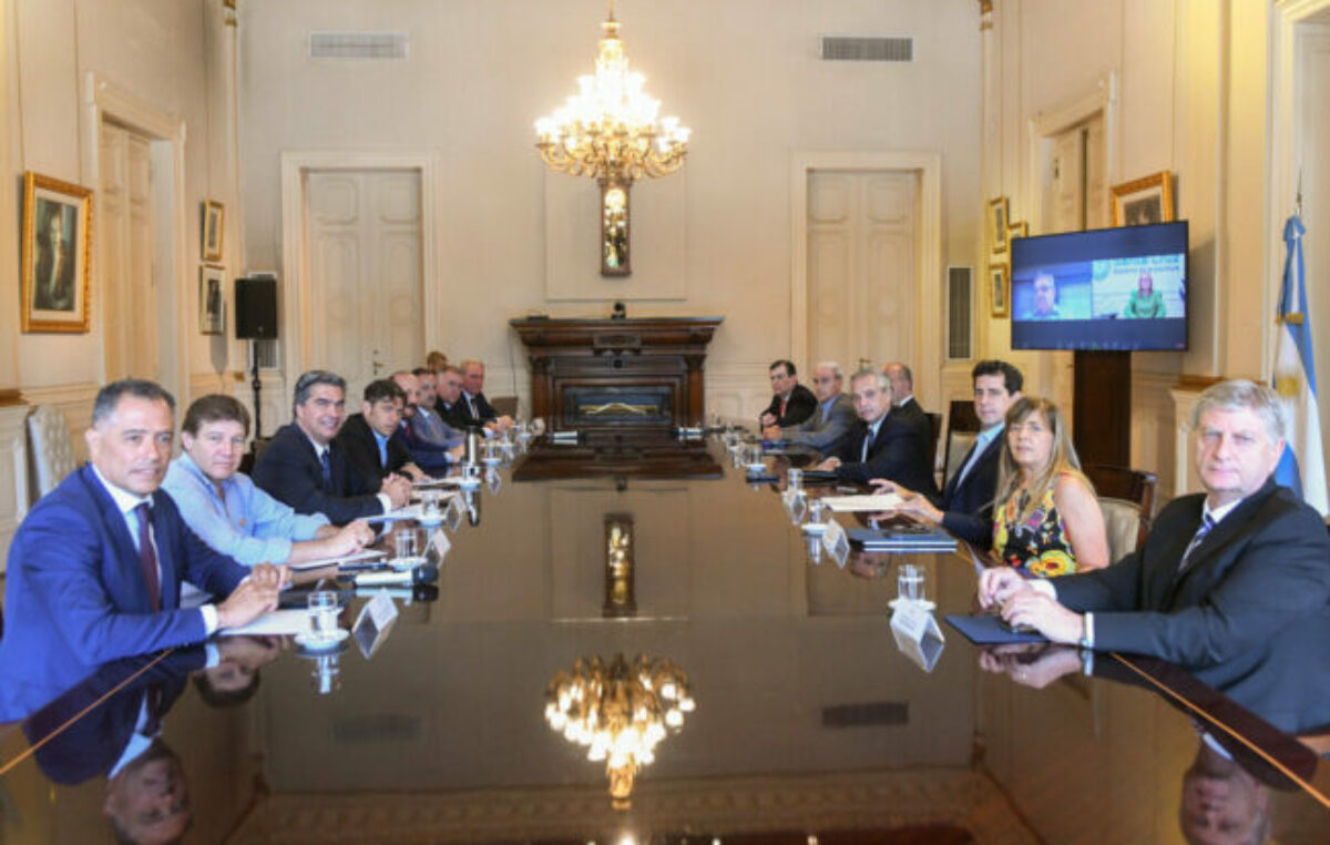 Alberto Fernández define con los gobernadores el armado de la mesa política