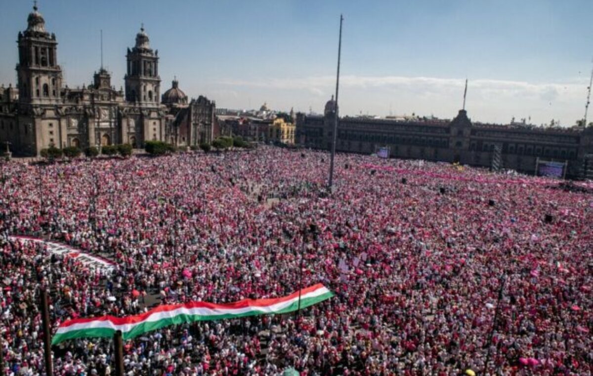 Masiva protesta en México contra la reforma electoral promovida por López Obrador