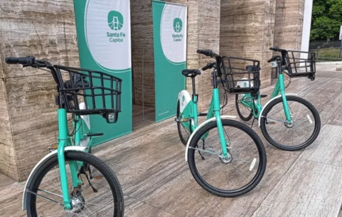 Este miércoles comienzan a funcionar las 130 bicicletas públicas en Santa Fe: hay 22 estaciones y se retiran con una app