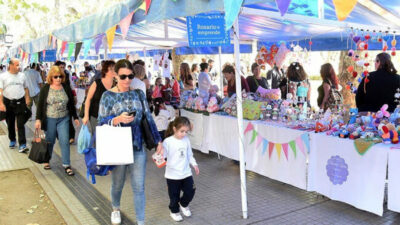 Crecen los feriantes de la economía social en Rosario y la mayoría son mujeres