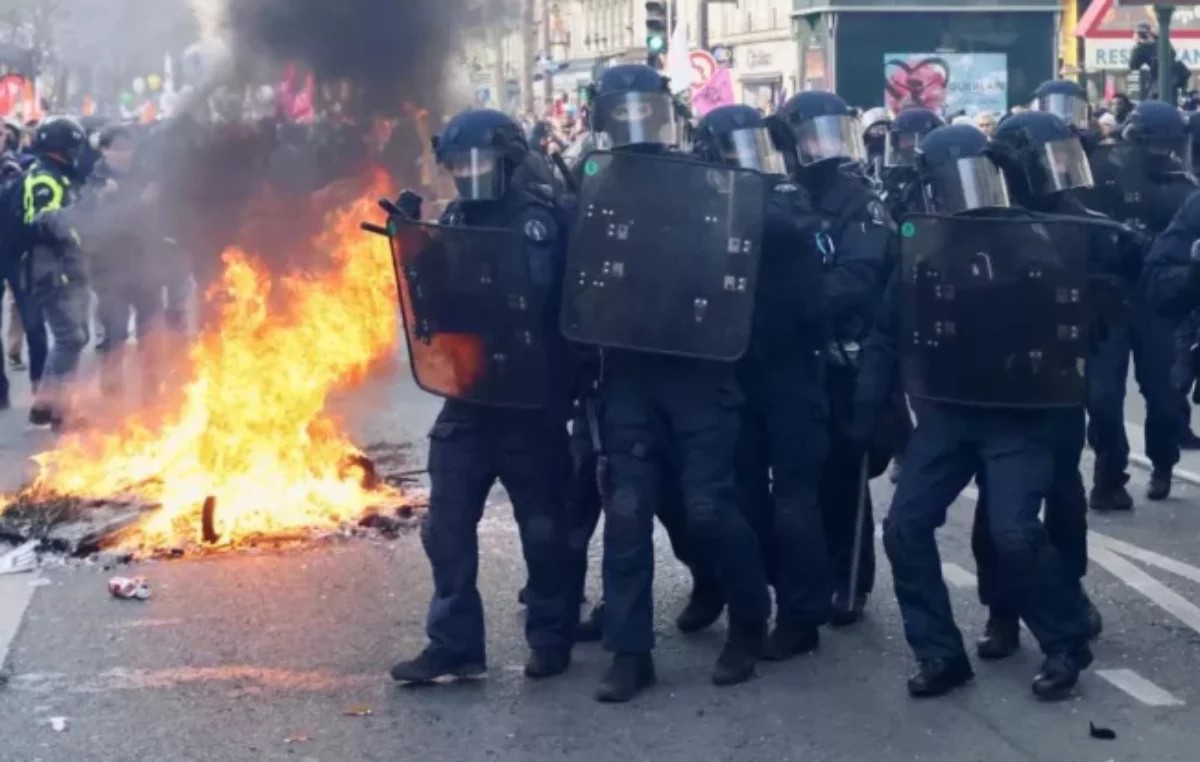 Francia: multitudinarias protestas en todo el país por la reforma jubilatoria