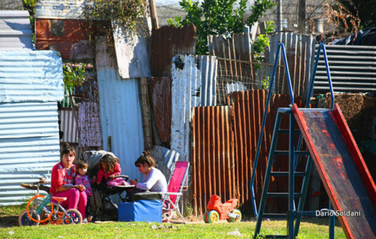 Pobreza: 2 de cada 3 chicos están privados de derechos básicos en Argentina