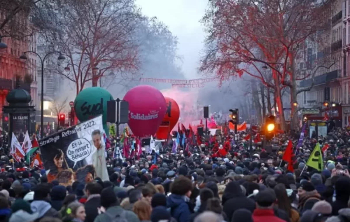 Una masiva protesta paralizó Francia en contra de la reforma de las pensiones