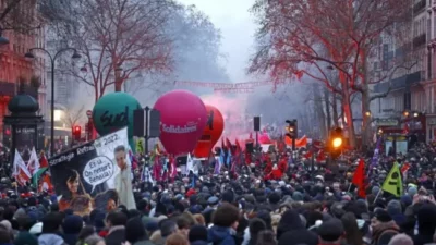 Una masiva protesta paralizó Francia en contra de la reforma de las pensiones