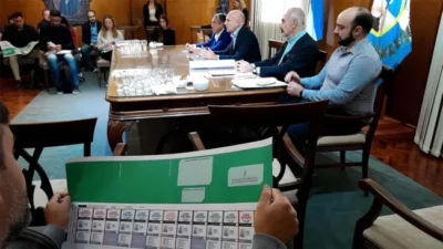Solo en boletas electorales, los seis municipios peronistas de Mendoza tendrán que desembolsar $140 millones