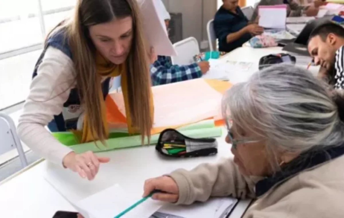 En las escuelas municipales de Córdoba, jóvenes y adultos pueden terminar el primario