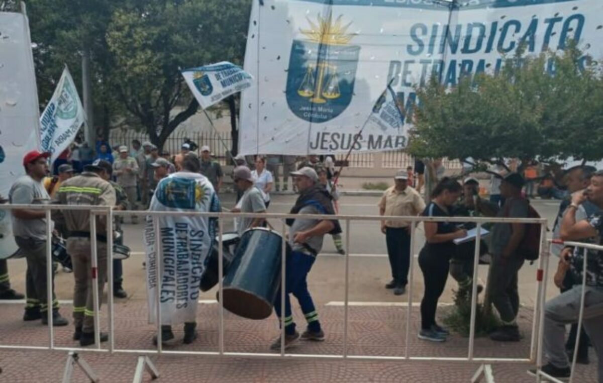 Trabajadores municipales de Jesús María recibirán un 45% en el primer semestre