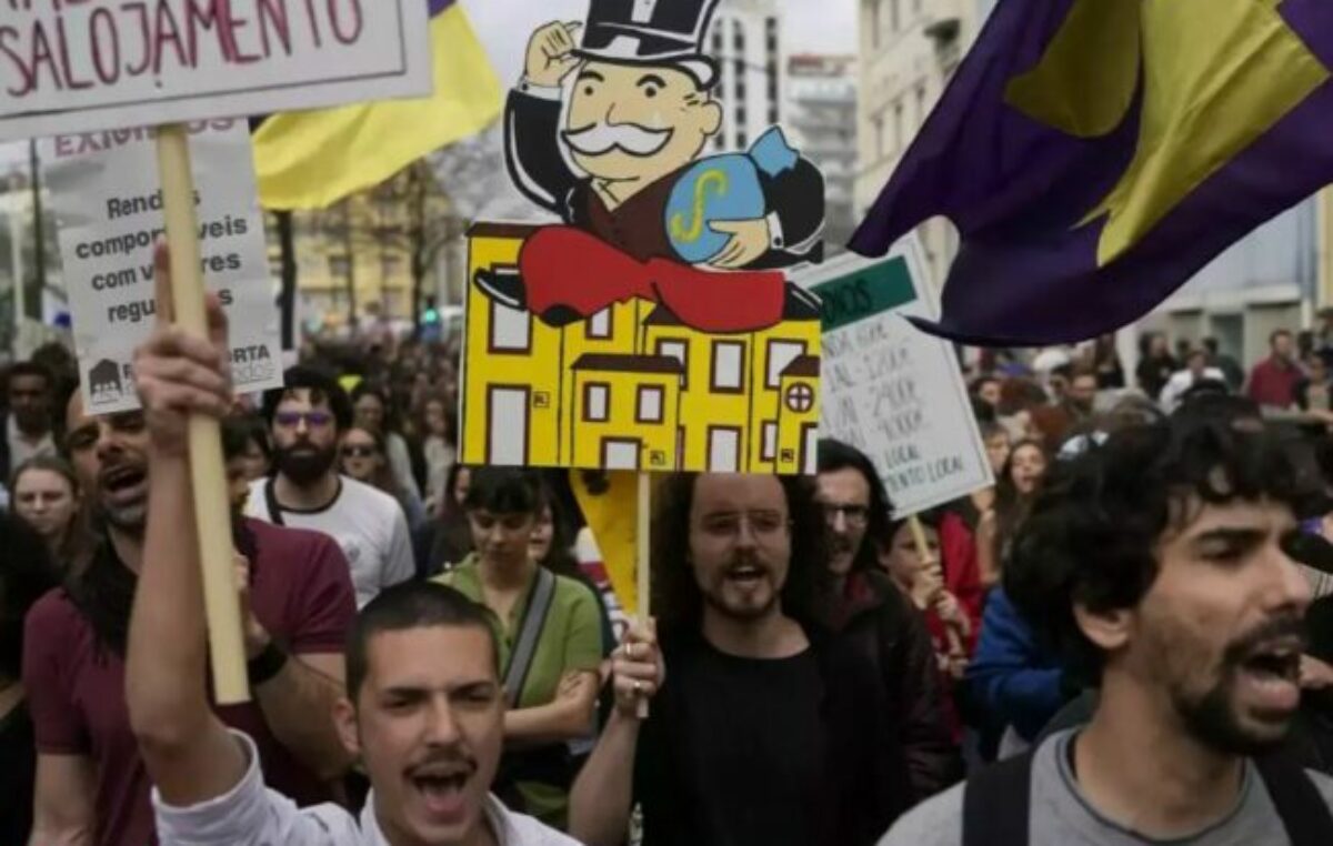 Multitudinaria protesta en Portugal por crisis de la vivienda