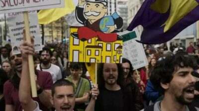 Multitudinaria protesta en Portugal por crisis de la vivienda