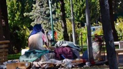 Bariloche: El drama de los sin techo en una ciudad que no logra superar la emergencia habitacional