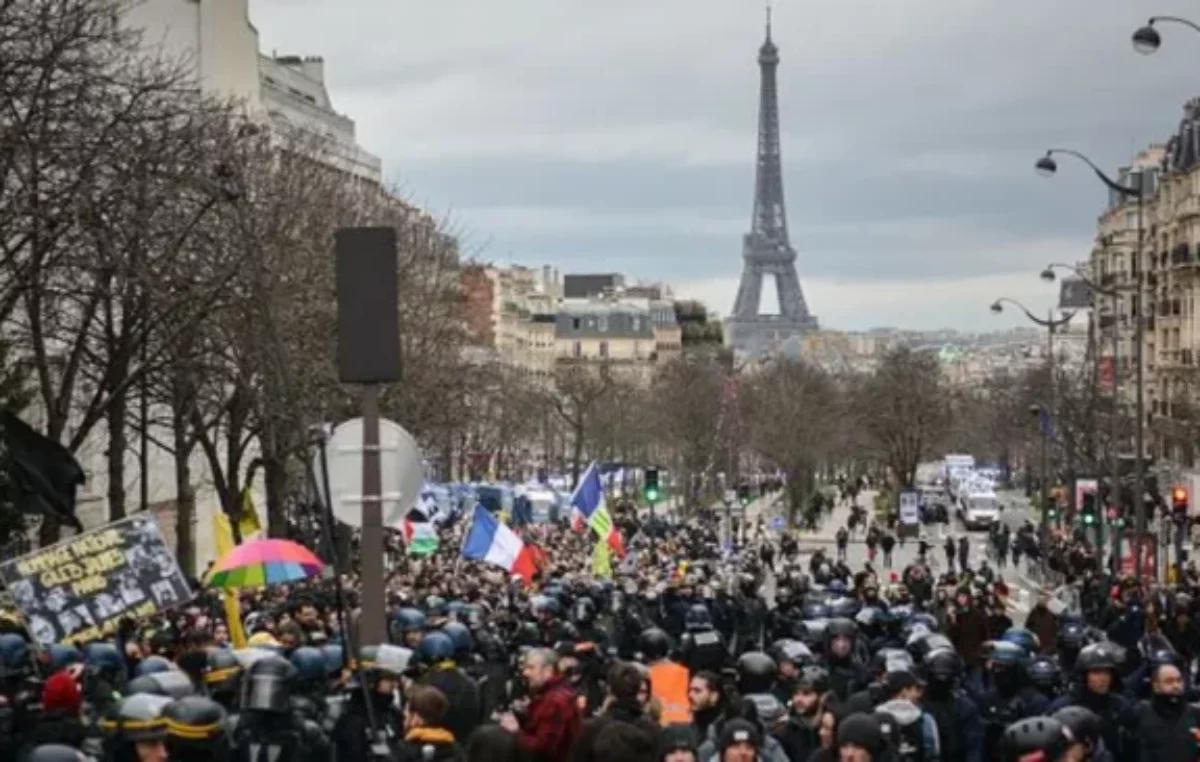 Francia vive una nueva jornada de protestas antes de una decisión clave sobre la reforma de pensiones de Macron